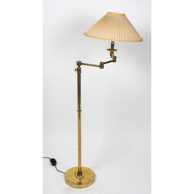 1980s Floor Lamp in Reading Light in Gilded Brass, 1990s For Sale - Image 5 of 8
