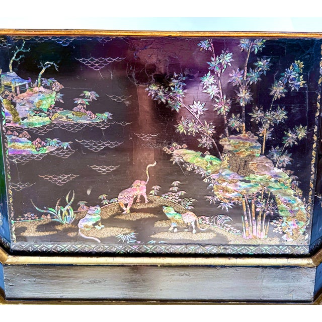 Regency Chinese Export Black Lacquer Jardinière With Mother-of-Pearl Inlay on Stand, Circa 1810 For Sale - Image 4 of 17