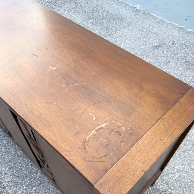 Wood Mid Century Brutalist Credenza by United Furniture Corporation For Sale - Image 7 of 10