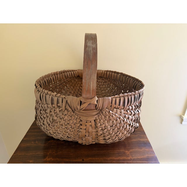 French Country Late 19th-Century American Oak Splint Gathering Basket For Sale - Image 3 of 10