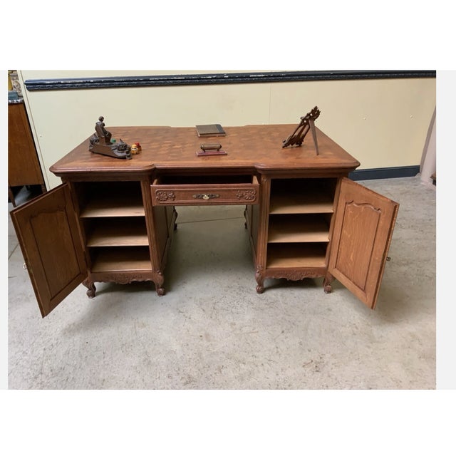 Age: circa 1945 Wood type: solid oak Condition: very good, meticulously maintained, and ready-to-use original condition...