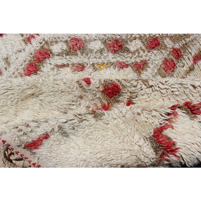 Mid 20th Century Vintage Beni Ouarain Moroccan Rug in White, Ivory, Taupe, Green and Rose Colors For Sale - Image 5 of 13