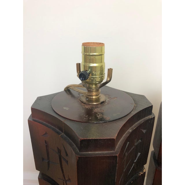 James Mont Mid 20th Century Pair of James Mont Carved Wood Table Lamps For Sale - Image 4 of 12