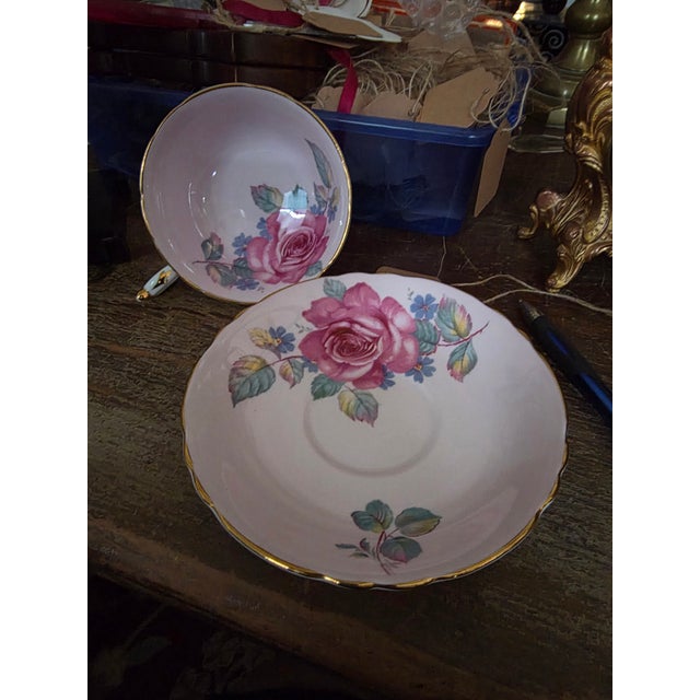 English 1940s Paragon Tea Cup With Pink Background and Rose Decoration For Sale - Image 3 of 4