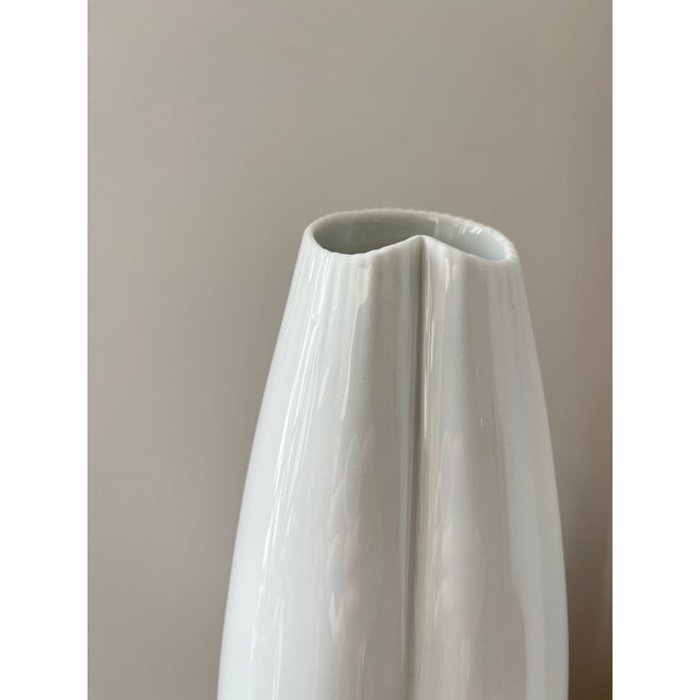 1960s Vintage White Ceramic Model 2737 Vase by Tapio Wirkkala for Rosenthal Studio Line, 1950s For Sale - Image 5 of 11