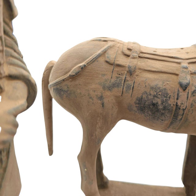 Rare Lintong Museum Terracotta Warrior Figurine Set With Horse & Archival Booklet – 5 Pieces For Sale In San Francisco - Image 6 of 16