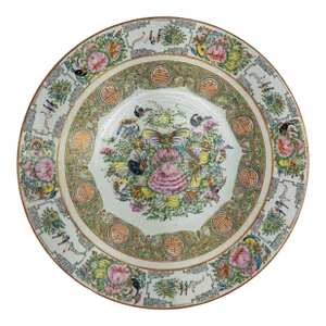 18th or 19th Century Chinese Export Famille Verte Rose Medallion Charger