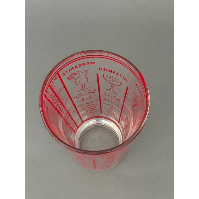 This vintage Phoenixware bar measuring glass makes a cool retro statement. It’s so easy to mix drinks with the recipes...
