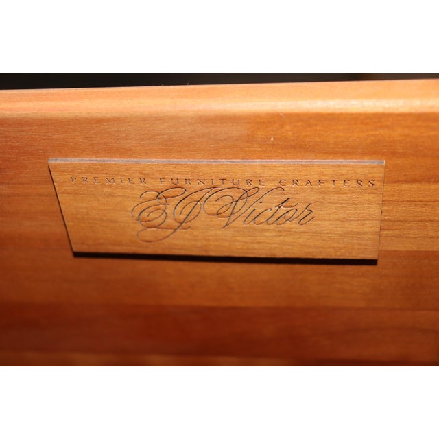 2000 - 2009 Marble Top Red Chinoiserie E.J. Victor French Louis XV Commodes - A Pair For Sale - Image 5 of 12