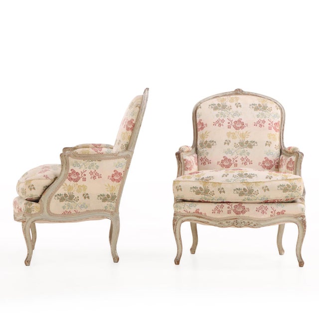 French Pair of French Louis XV Style Painted Bergères, C, 1940 For Sale - Image 3 of 7