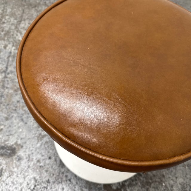 Eero Saarinen Tulip Stool, Mid 20th Century. For Sale - Image 10 of 12