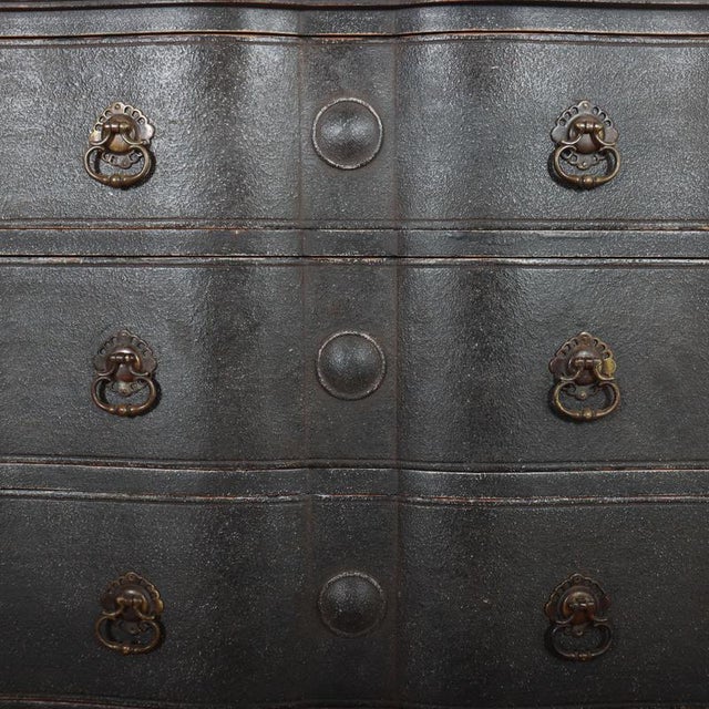 Dutch Serpentine Commode, 1830 For Sale - Image 6 of 11