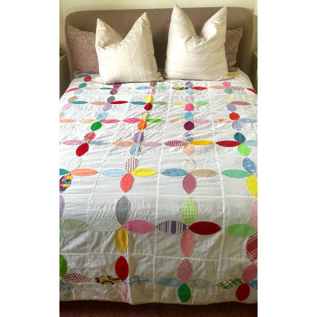 This is a stunning, artisan-made king quilt created by master quiltmaker Linda Osmond, one of the original crafters of the...