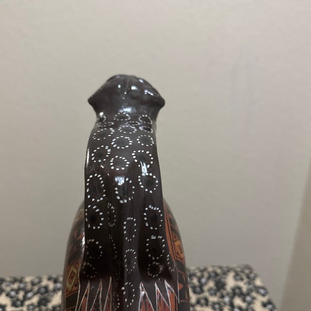 Vintage Peruvian Cusco Art Pottery Hand-Painted Jaguar Doughnut Vessel For Sale - Image 4 of 9