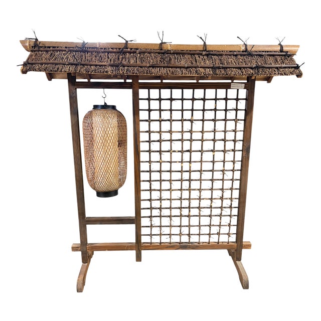 Vintage Japanese Burnt Bamboo Floor Lamp With Lattice Frame 22" H For Sale