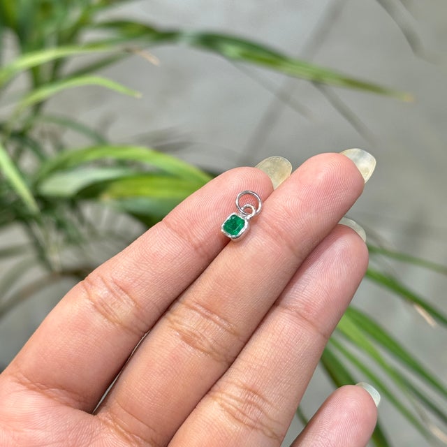 Art Nouveau Square Cut Deep Emerald Bezel Set Green Charm Pendant in 18k White Gold For Sale - Image 3 of 16