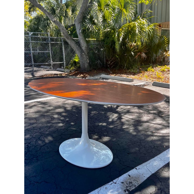 Mid-Century Modern Oval Tulip Dining or Conference Table With Rosewood | Eero Saarinen for Knoll Style For Sale - Image 3 of 12