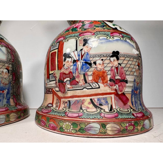 Fine Pair of Meiji Period Chinese Export Rose Medallion Porcelain Candlesticks. For Sale - Image 11 of 12