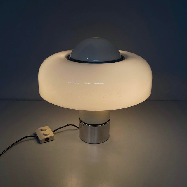 Italian Space Age White Metal and Acrylic Glass Brumbury Table Lamp attributed to Luigi Massoni for Guzzini, 1970s For Sale - Image 3 of 17