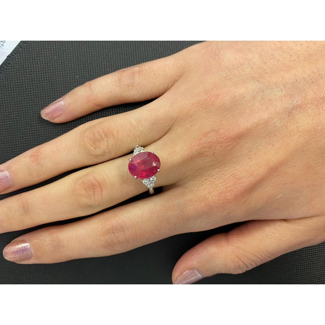 Round Rubellite Pink Tourmaline Diamond Three Stone 18 Karat White Gold Ring, Size 6.5 For Sale - Image 4 of 14
