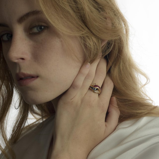 Vintage Ruby Sapphire Diamond 18k Yellow Gold Cocktail Ring, Size 6.75 For Sale - Image 4 of 8