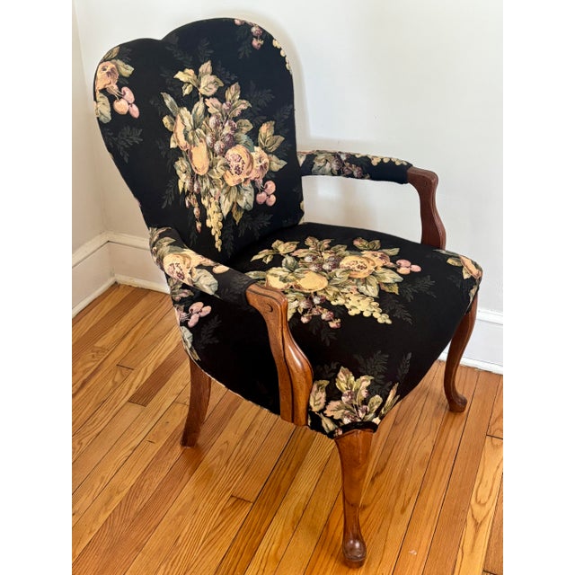 Wood Late 20th Century French Louis XV Style Bergere Chair Upholstered in Pomegranate and Floral Fabric For Sale - Image 7 of 12
