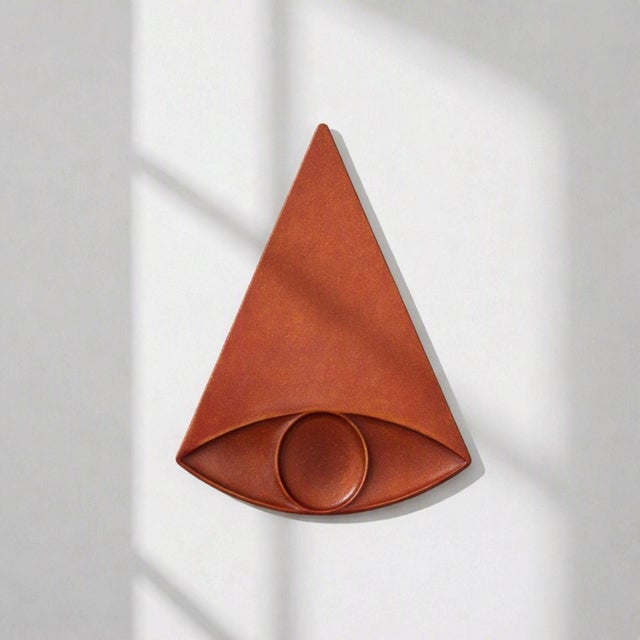 EYECONIC is a large wall sculpture that plays with perception and humour. The name carries a subtle sense of irony: while...