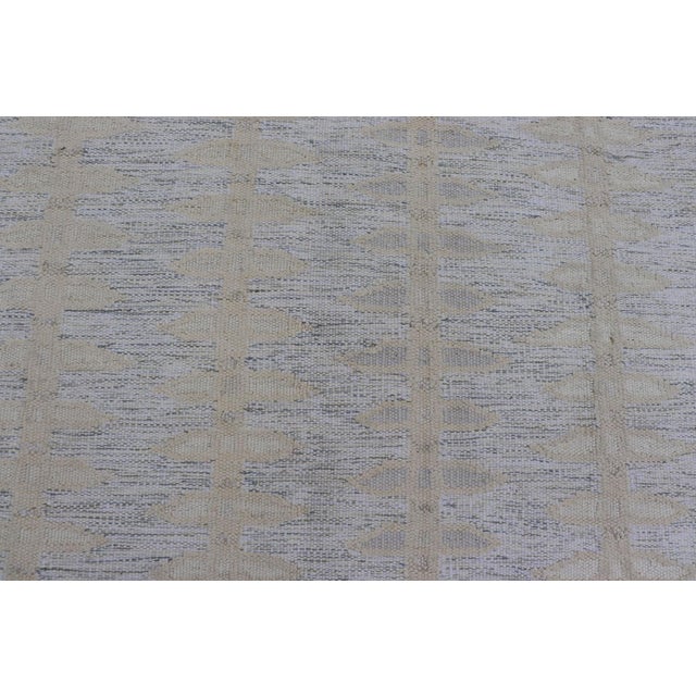 Early 21st Century Modern Scandinavian Flat Weave Rug With Subtle Geometric Patterns in Soft Ivory and Muted Gray 3'0 X 5'5 For Sale - Image 5 of 9