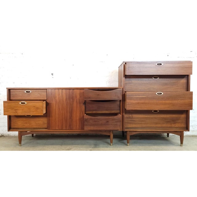 Mainline by Hooker 1960s Slick Restored Original Mid Century Modern Dresser Set, Mainline by Hooker Furniture For Sale - Image 4 of 18