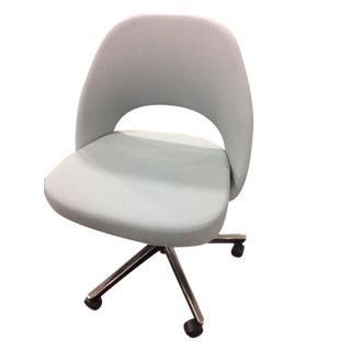 Knoll Saarinen Side Chair With Casters - A Pair For Sale