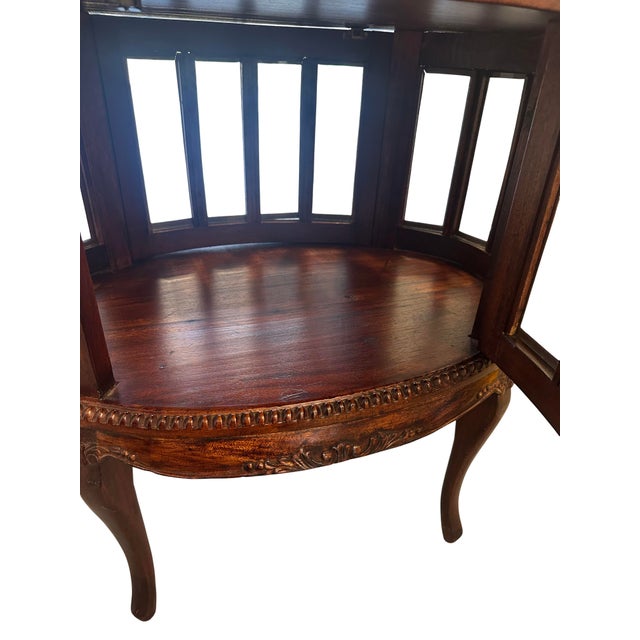 Oval Glass Display Table With Removable Tray Top - Early 20 Century For Sale - Image 6 of 9