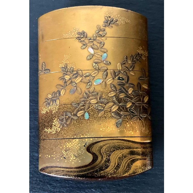 19th Century Fine Japanese Lacquered Inro with Inlays by Kajikawa For Sale - Image 5 of 17