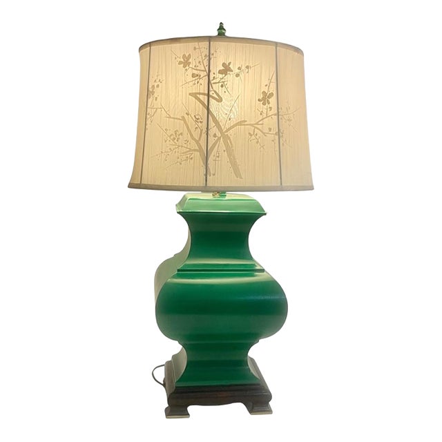 Vintage Chinoiserie Emerald Green Lacquer Metal Tea Caddy Table Lamp With Chiffon Shade For Sale