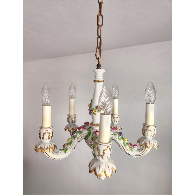Capodimonte Vintage Hand-Shaped Gilded Five-Light Porcelain Chandelier from Capodimonte, 1940s For Sale - Image 4 of 18