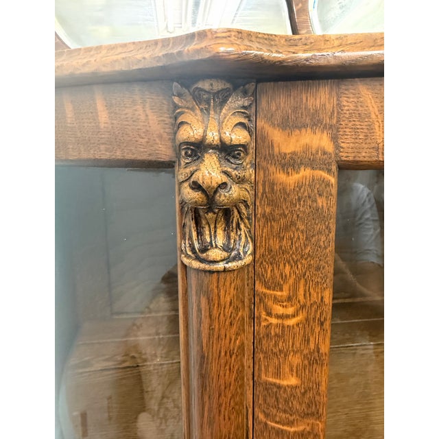 Antique Tiger Oak Curved-Glass China Cabinet With Carved Lion Motifs & Mirrored Crown For Sale - Image 4 of 5
