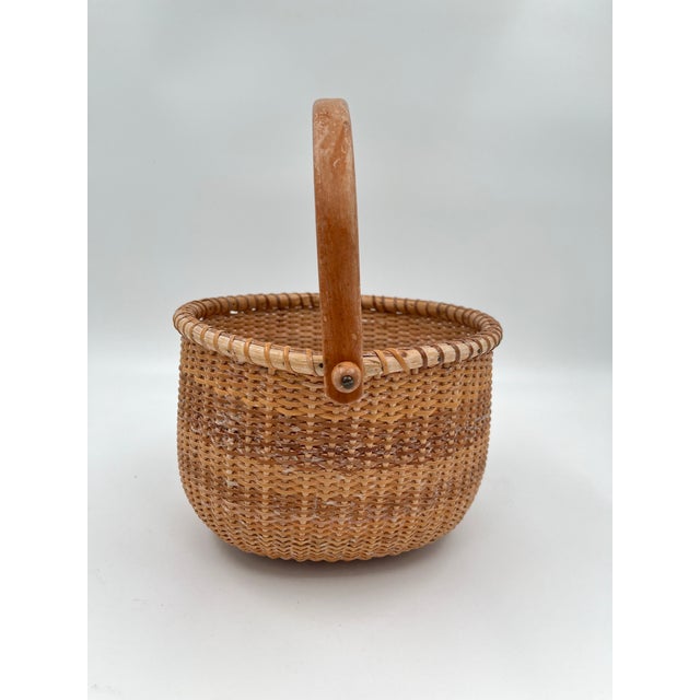 Wood Mid 20th Century Vintage Mid Size Nantucket Wicker Woven Basket For Sale - Image 7 of 11