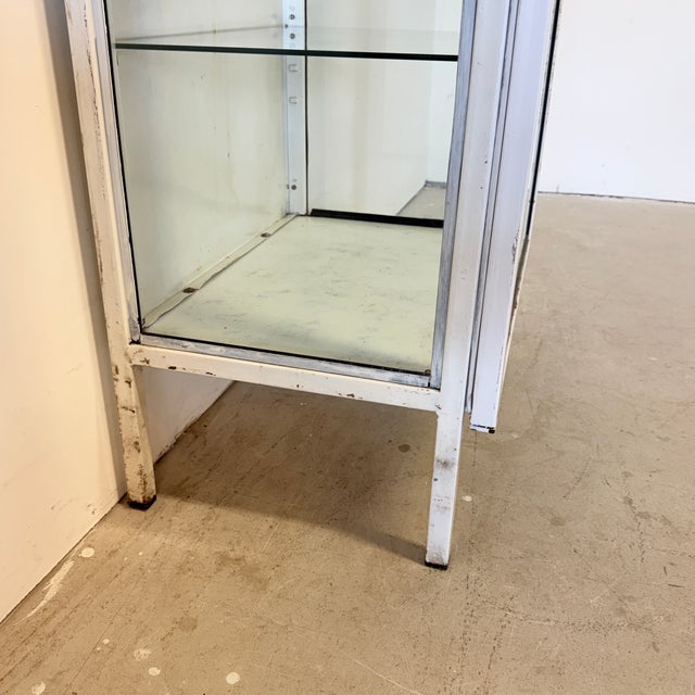 Mid-Century Polish Medical Display Cabinet, 1960s For Sale - Image 14 of 18