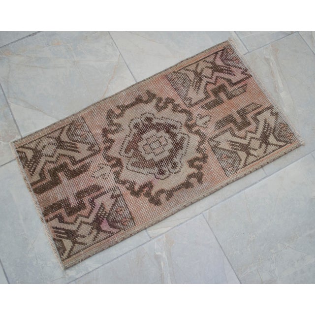 1970s Hand Made Yastik Rug Distressed Low Pile Petite Rug Faded Mat - 1'5" X 2'7" For Sale - Image 5 of 9