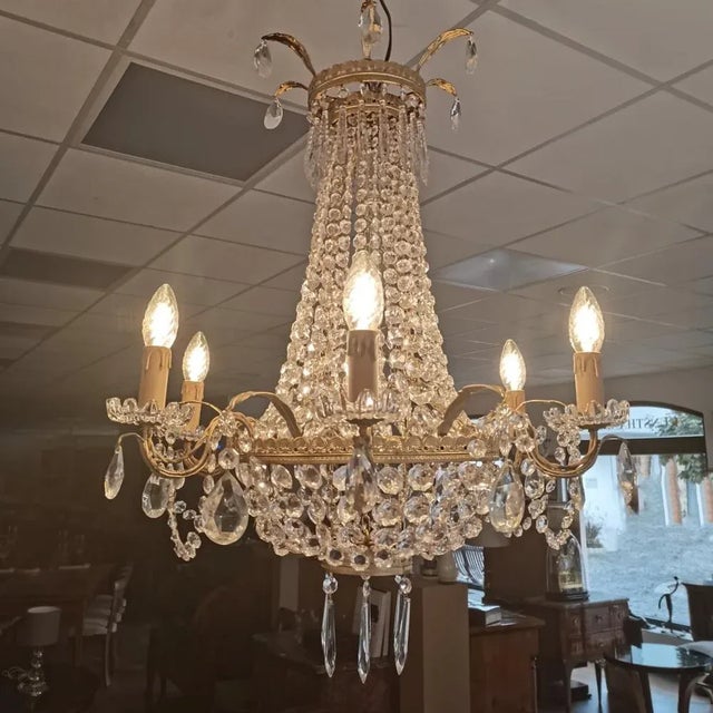 Enjoy a beautiful light with the so -called. "Lüstre a Corbille" Kronleuchter from France around 1880, the chandelier has...