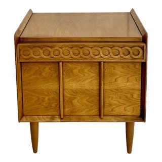 Mid-Century Modern Sculptural Nightstand on Tapered Legs For Sale