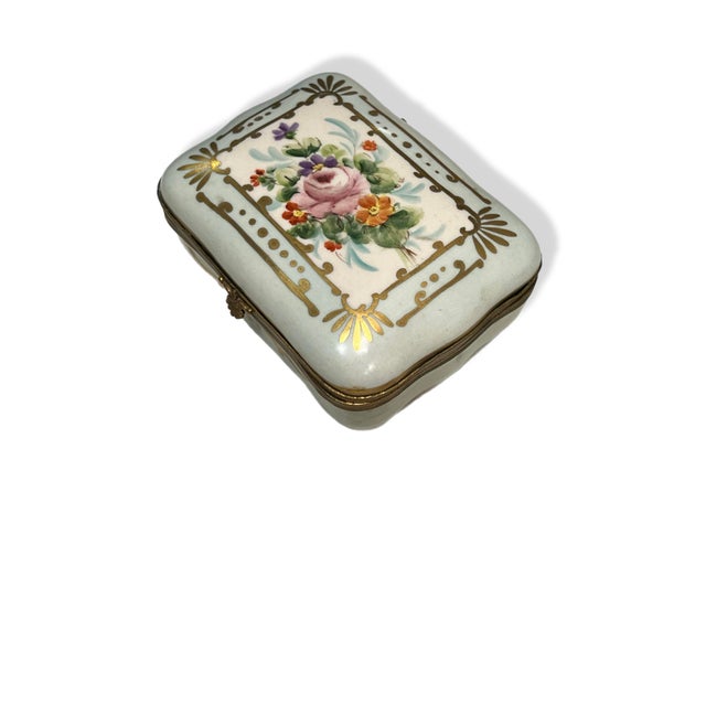 French Vintage Limoges Porcelain Peint Main Light Blue & Gold Floral Dresser Trinket Box For Sale - Image 3 of 11