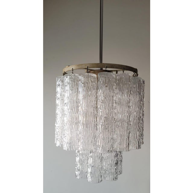 Murano glass chandelier "Tronchi," designed by Toni Zuccheri for Venini, Italy, circa 1960s. The chandelier features blown...