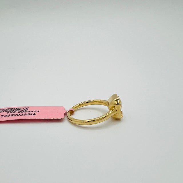 Metal Gia 3 Carat Yellow Radiant Diamond Solitaire Ring in 18k Yellow Gold, Size 6.5 For Sale - Image 7 of 9