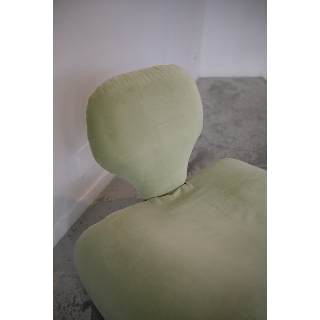 Designed between 1964 and 1965 and produced by airborne, this iconic armchair from the "djinn" series embodies the spirit...