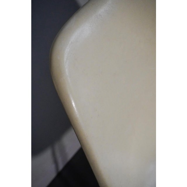Vintage Cream Fiberglass Chairs by Charles & Ray Eames for Herman Miller, 1950s, Set of 2 For Sale - Image 15 of 18