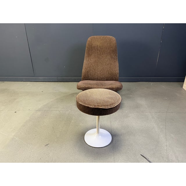 1970s Set of F784 Concorde Chair and Ottoman attributed to Pierre Paulin for Artifort, 1970s For Sale - Image 5 of 11