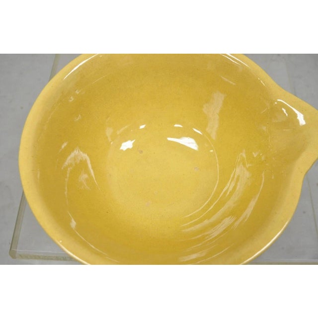 Mid 20th Century American Provincial Country Primitive Yellow Pottery Ceramic Wash Basin Bowl For Sale In Philadelphia - Image 6 of 9
