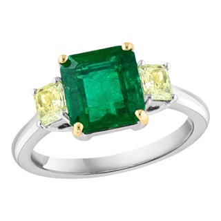 3 Ct Emerald Cut Colombian Emerald & 0.8 Ct Yellow Diamond Ring 18Kt White Gold For Sale
