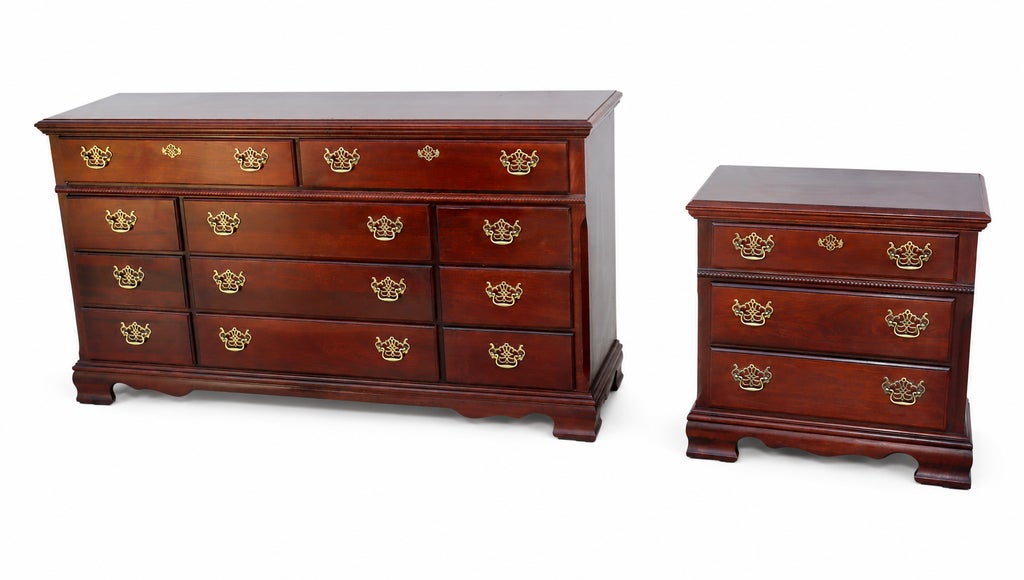 1980s Vintage Chippendale-Style Mahogany Dresser and Nightstand Set — view 2