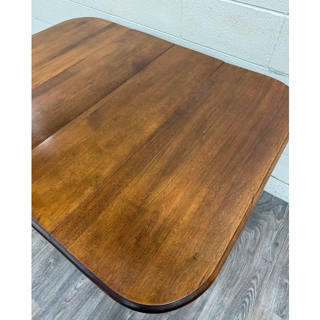 English Antique 1920s Colonial Revival Solid Maple Gateleg Drop Leaf Dining Table For Sale - Image 3 of 16